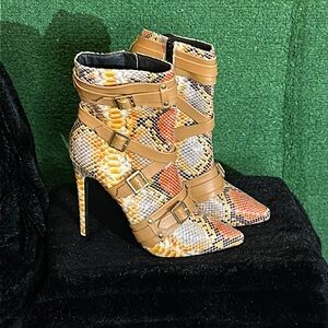 Scene Heels Size 7